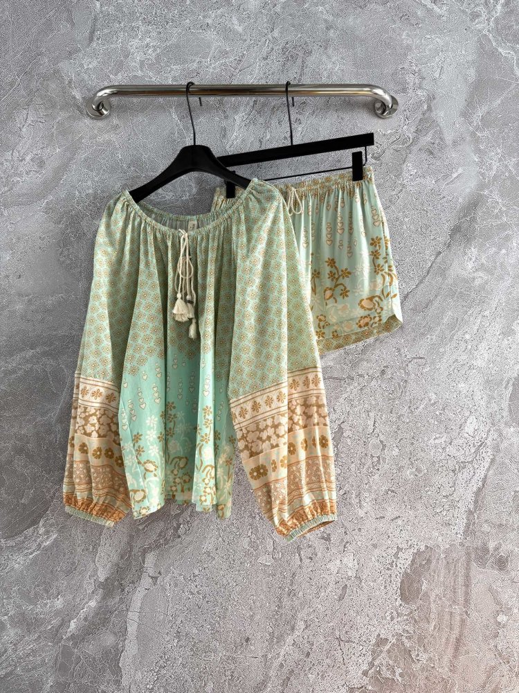 Костюм женский