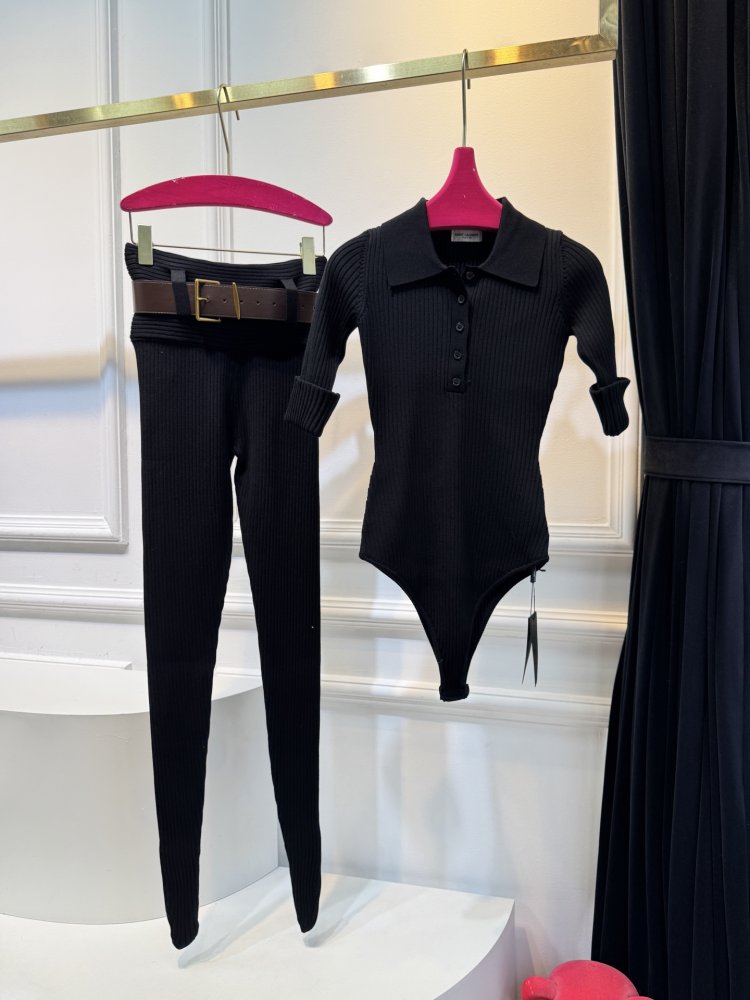 Костюм женский