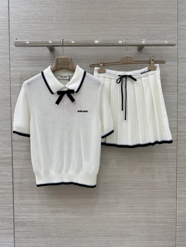 Костюм женский