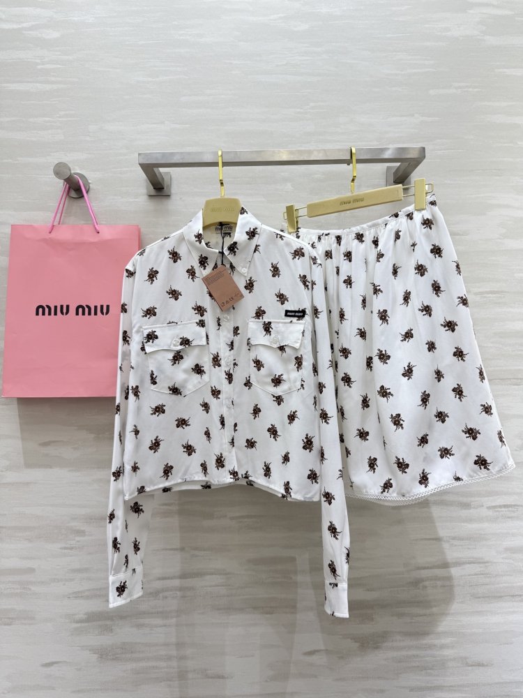 Костюм женский