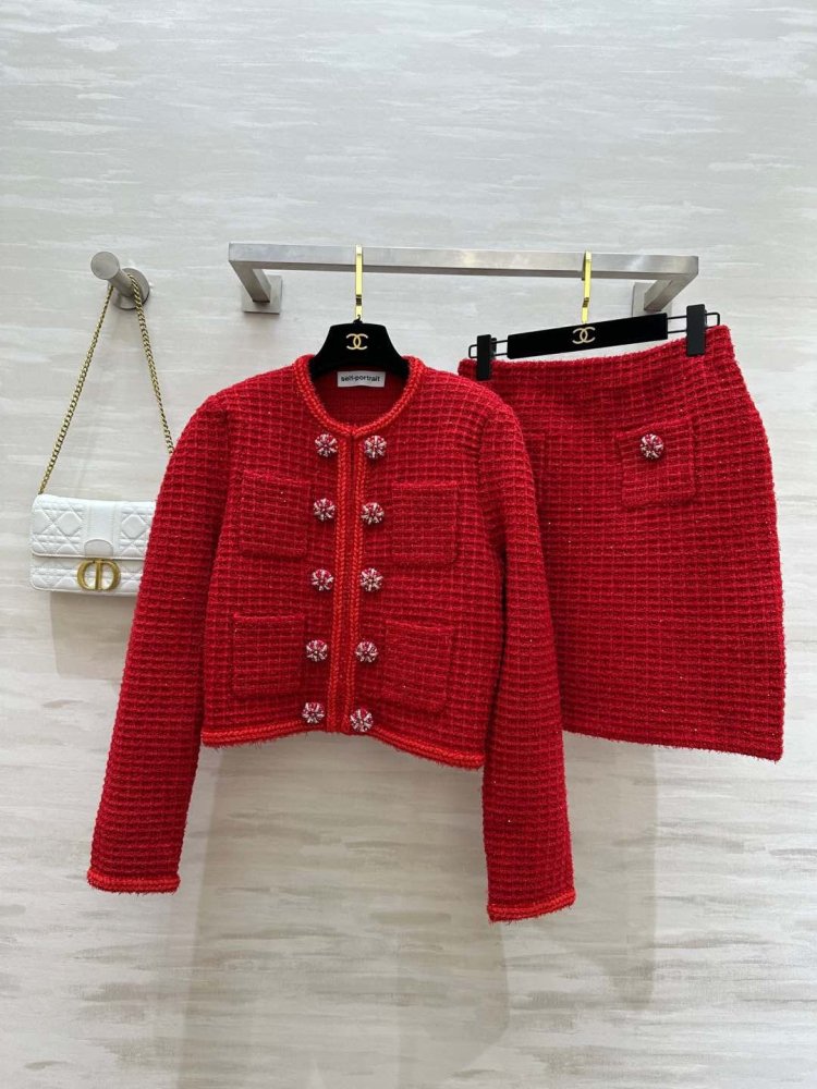 Костюм женский