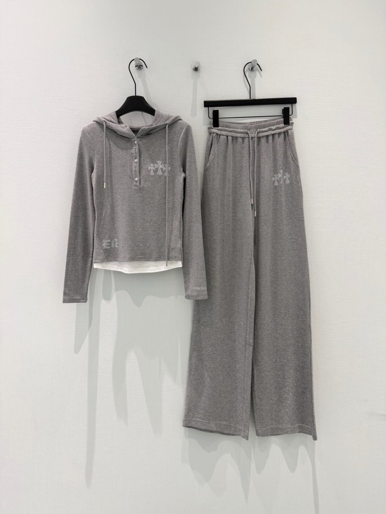 Костюм женский