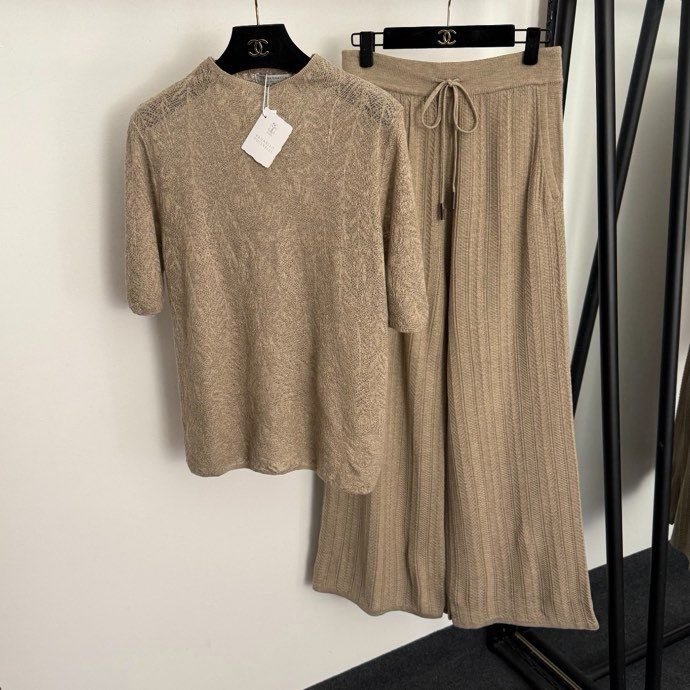 Костюм жіночий