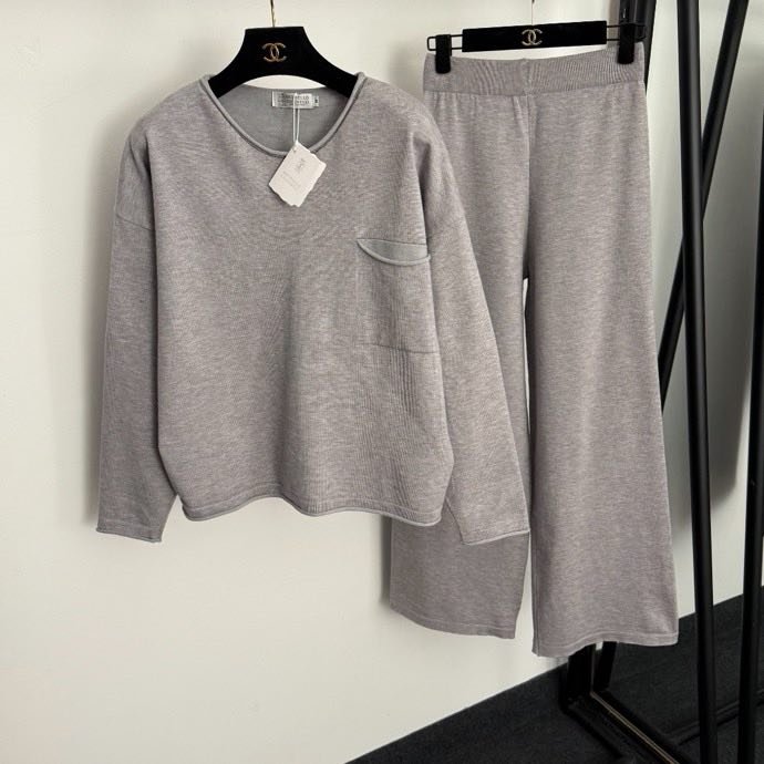 Костюм жіночий