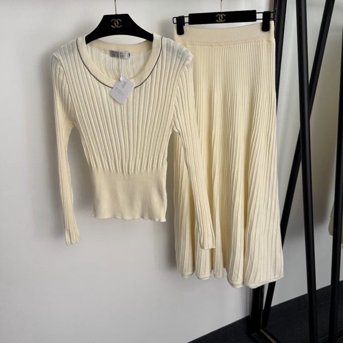 Костюм жіночий