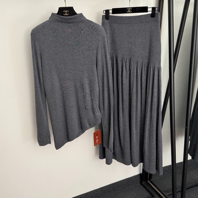 Костюм жіночий