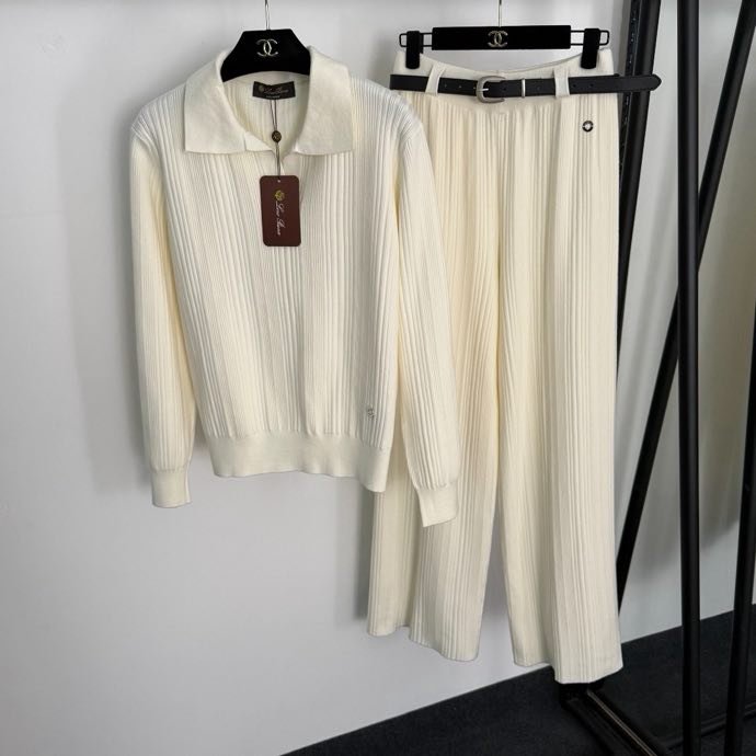 Костюм жіночий