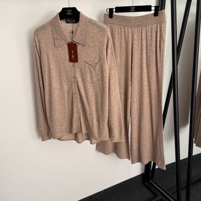 Костюм жіночий