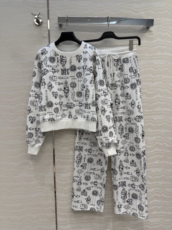 Костюм женский