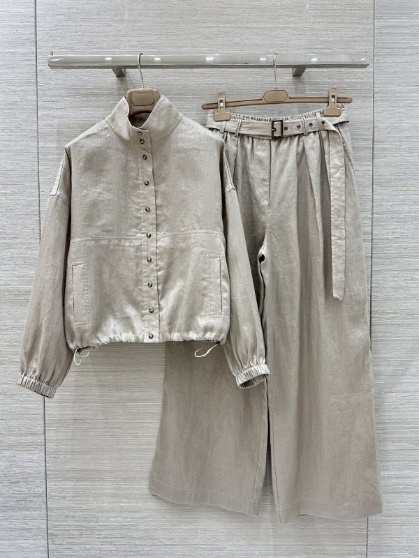 Костюм женский