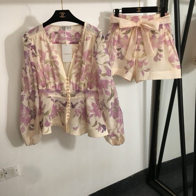 Костюм женский