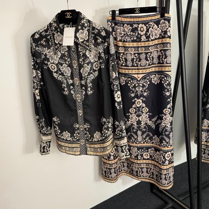 Костюм женский