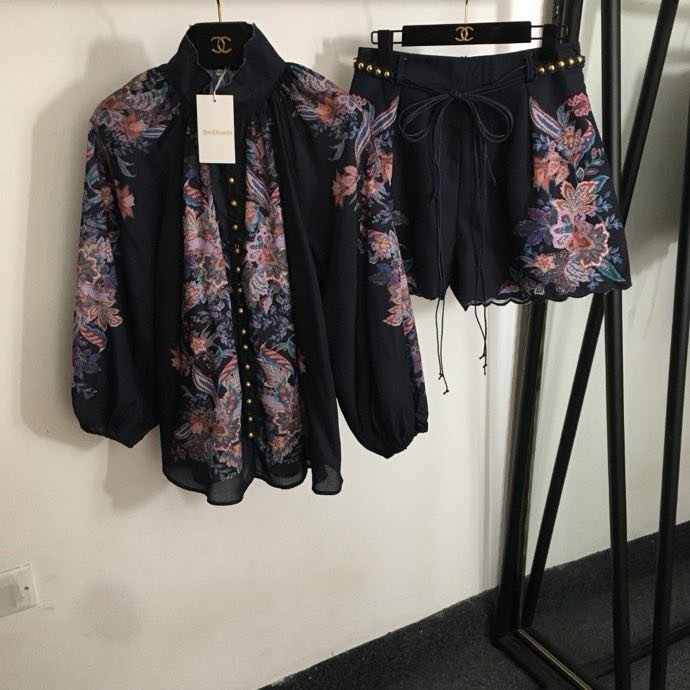 Костюм женский