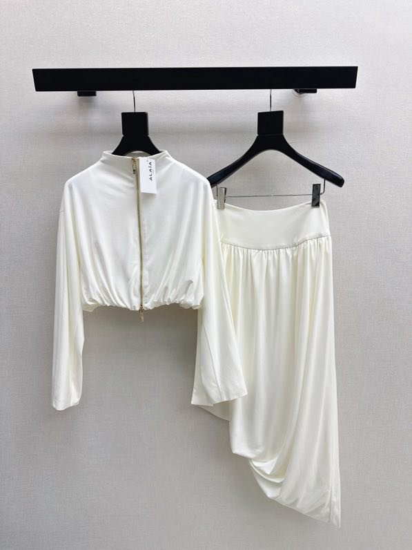 Костюм женский