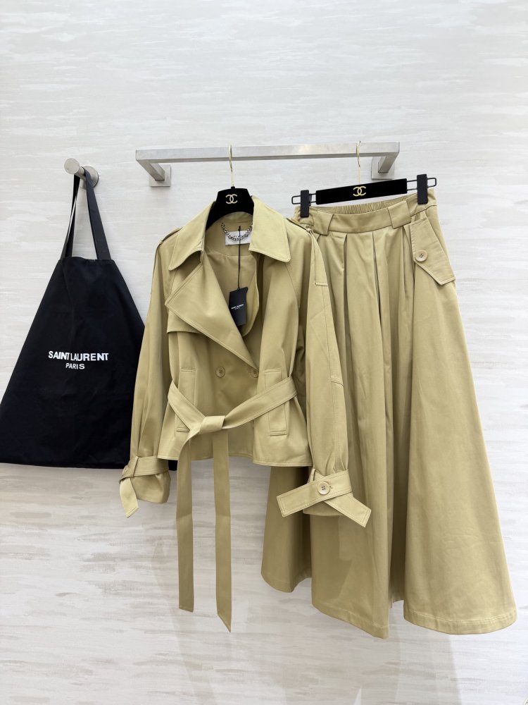 Костюм жіночий