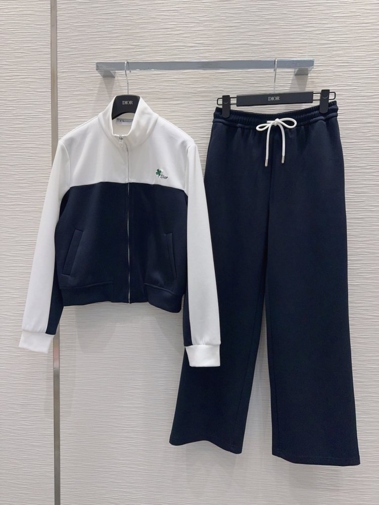 Costume female