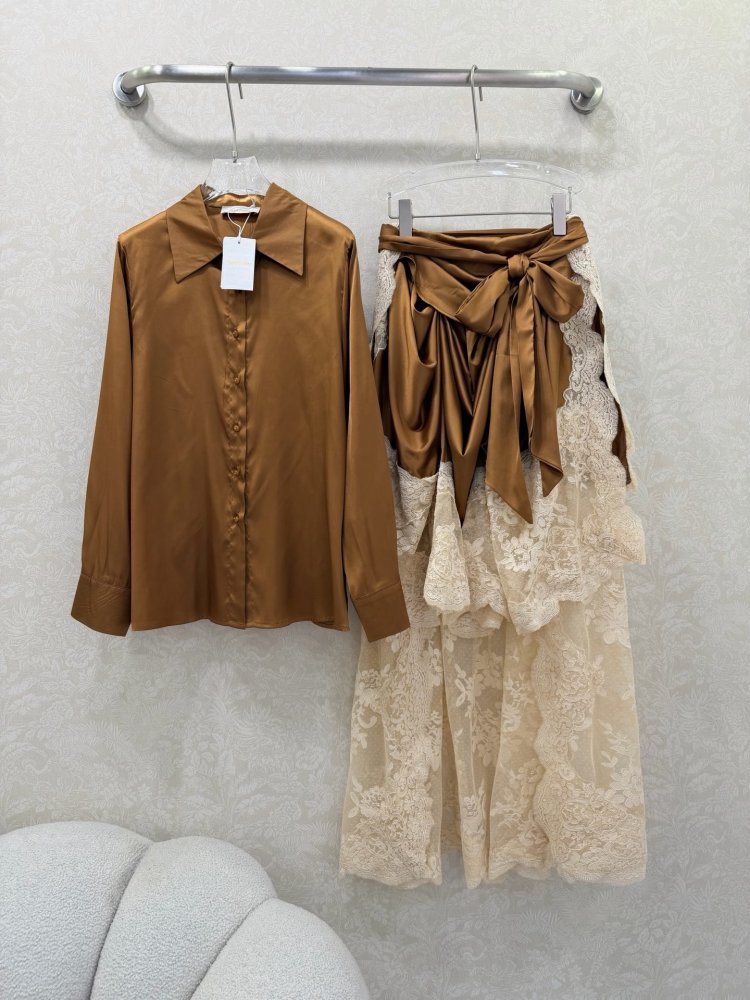 Costume female