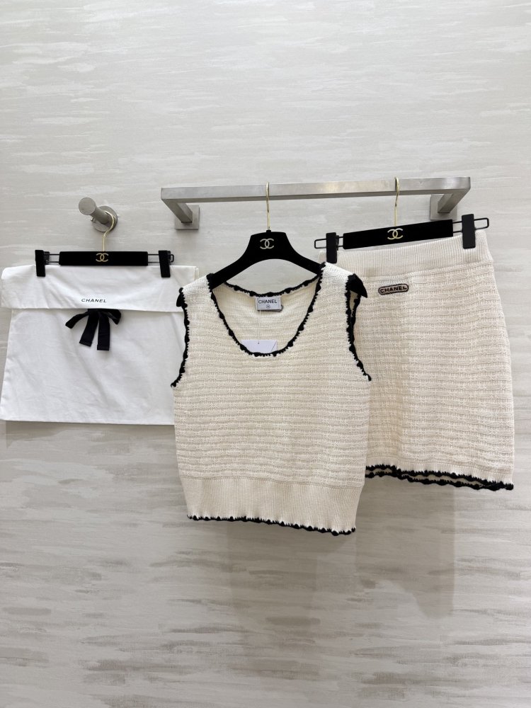 Костюм женский