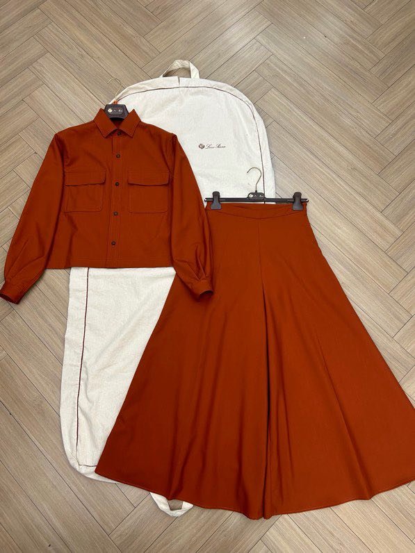 Costume female