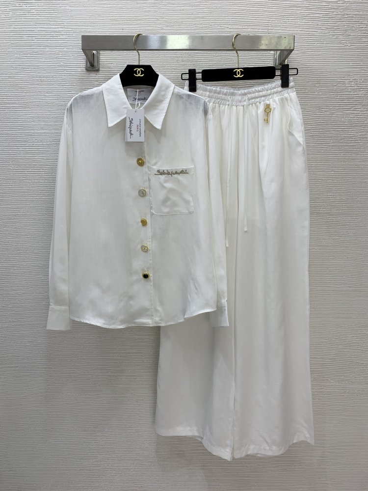Costume female