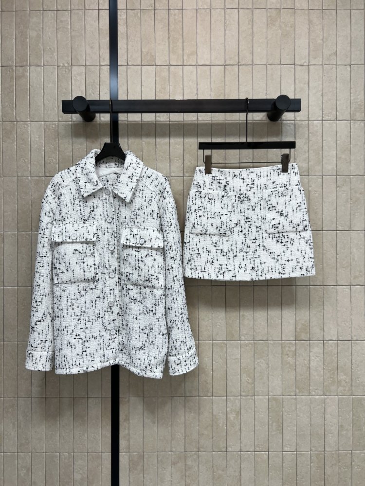 Костюм женский