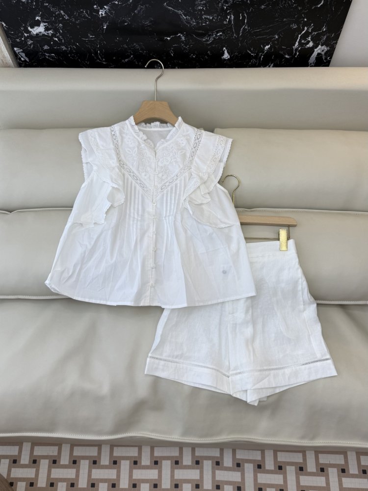 Costume female