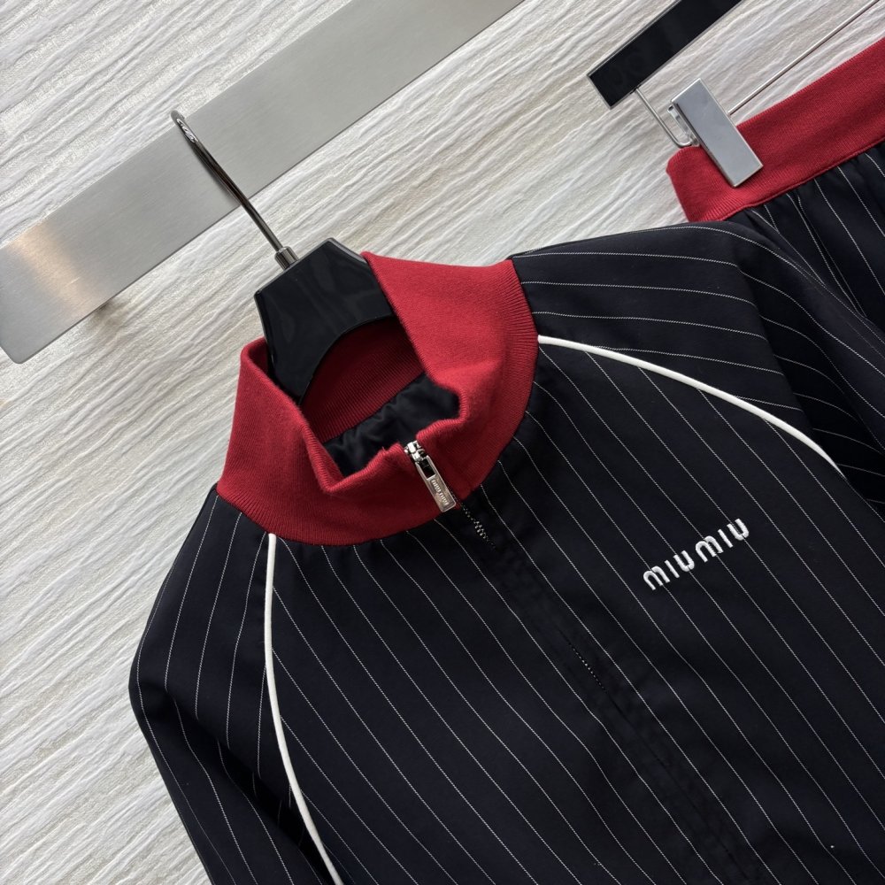 Костюм женский фото 2