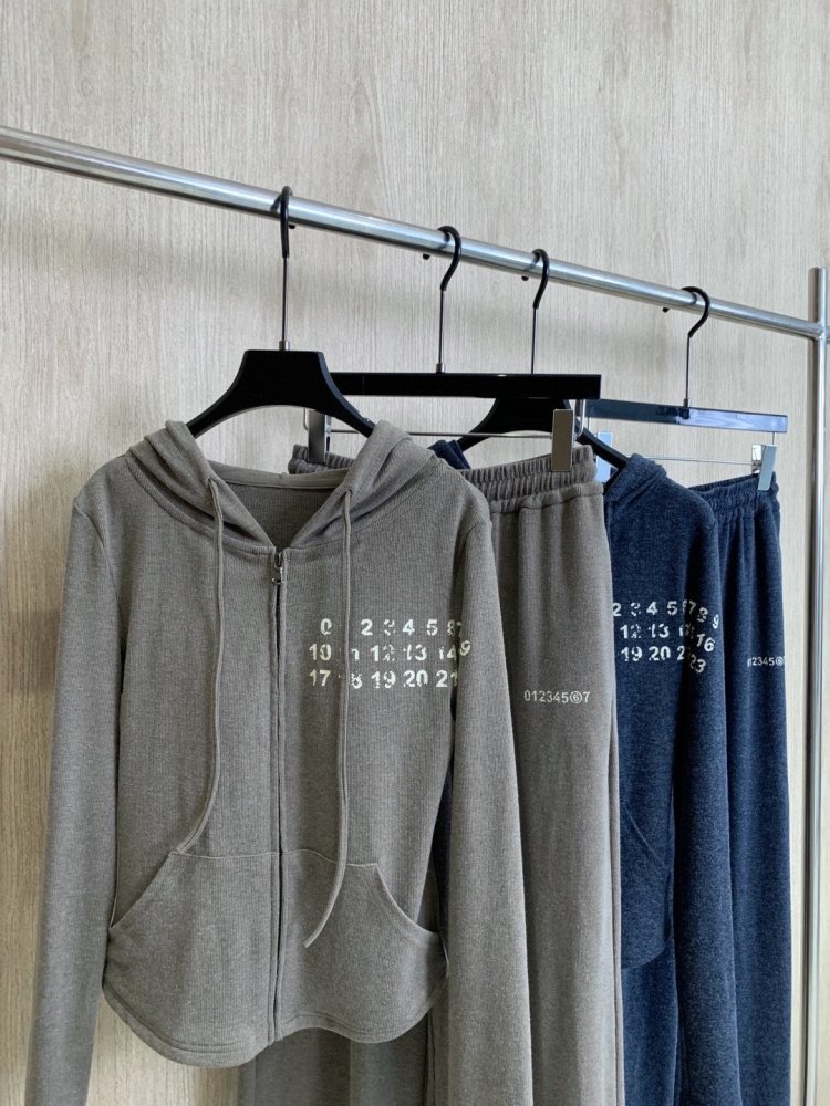 Костюм женский фото 2