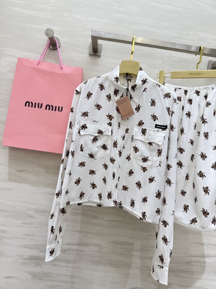 Костюм женский фото 2