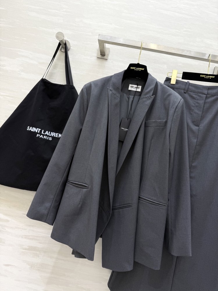 Костюм женский фото 2