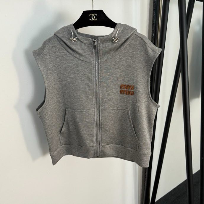 Костюм жіночий фото 2