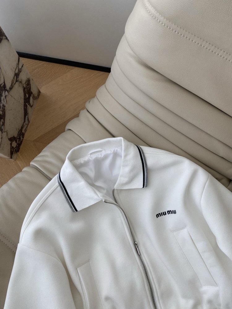 Costume female фото 2