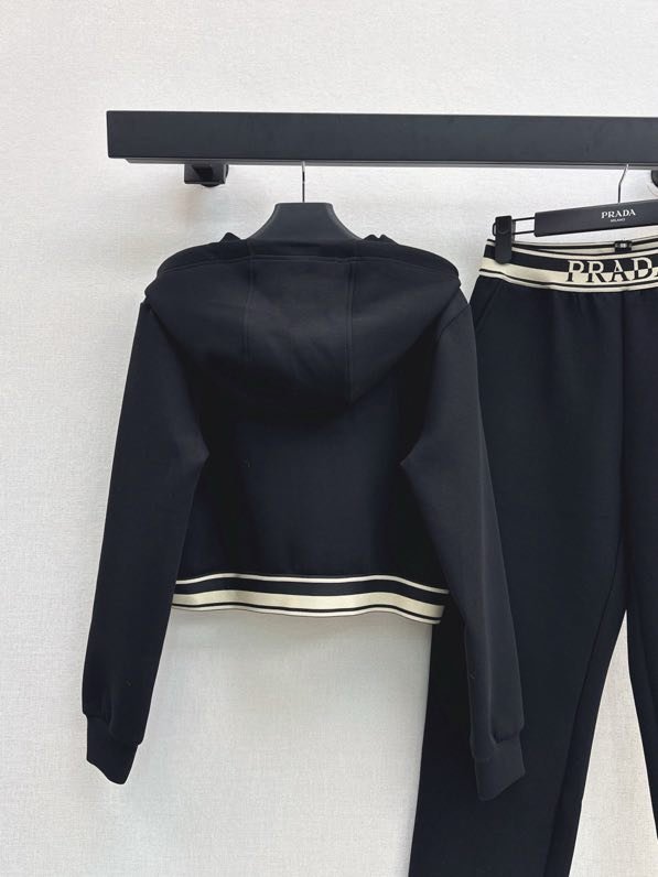 Костюм женский фото 2