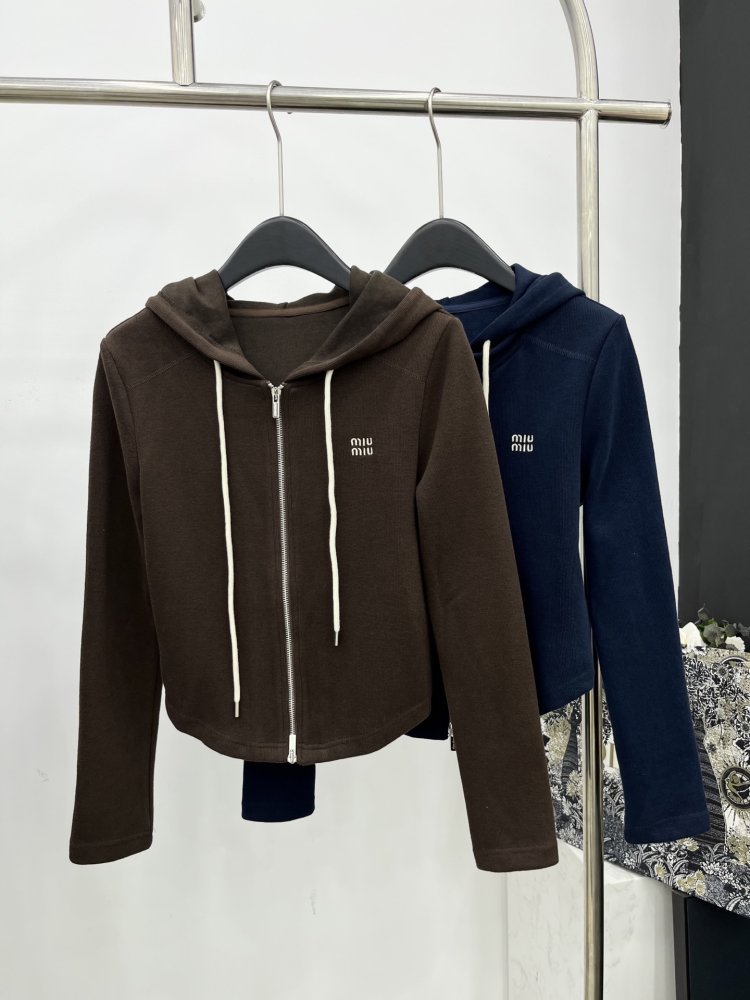 Костюм жіночий фото 2