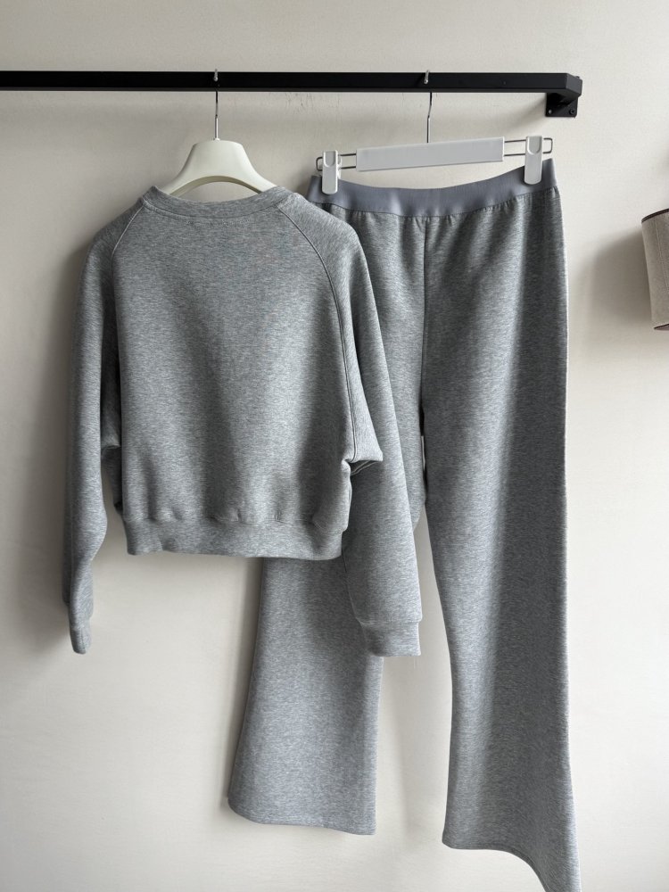 Костюм жіночий фото 2