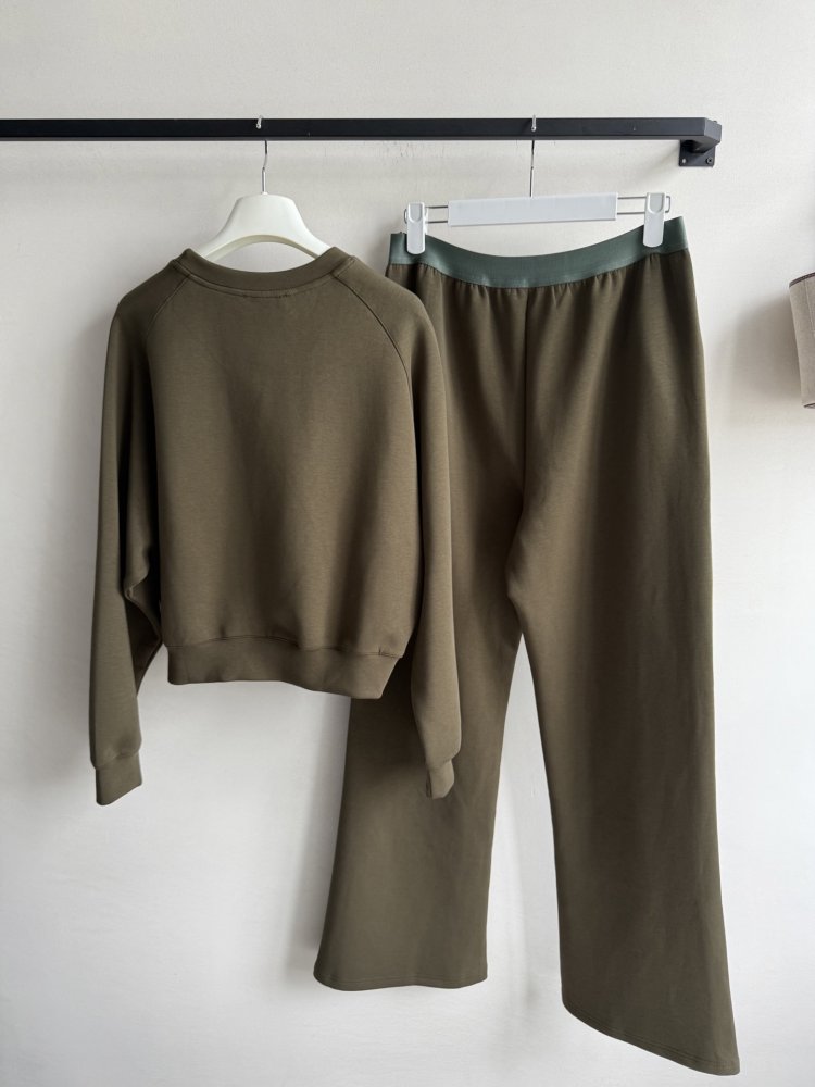 Костюм жіночий фото 2