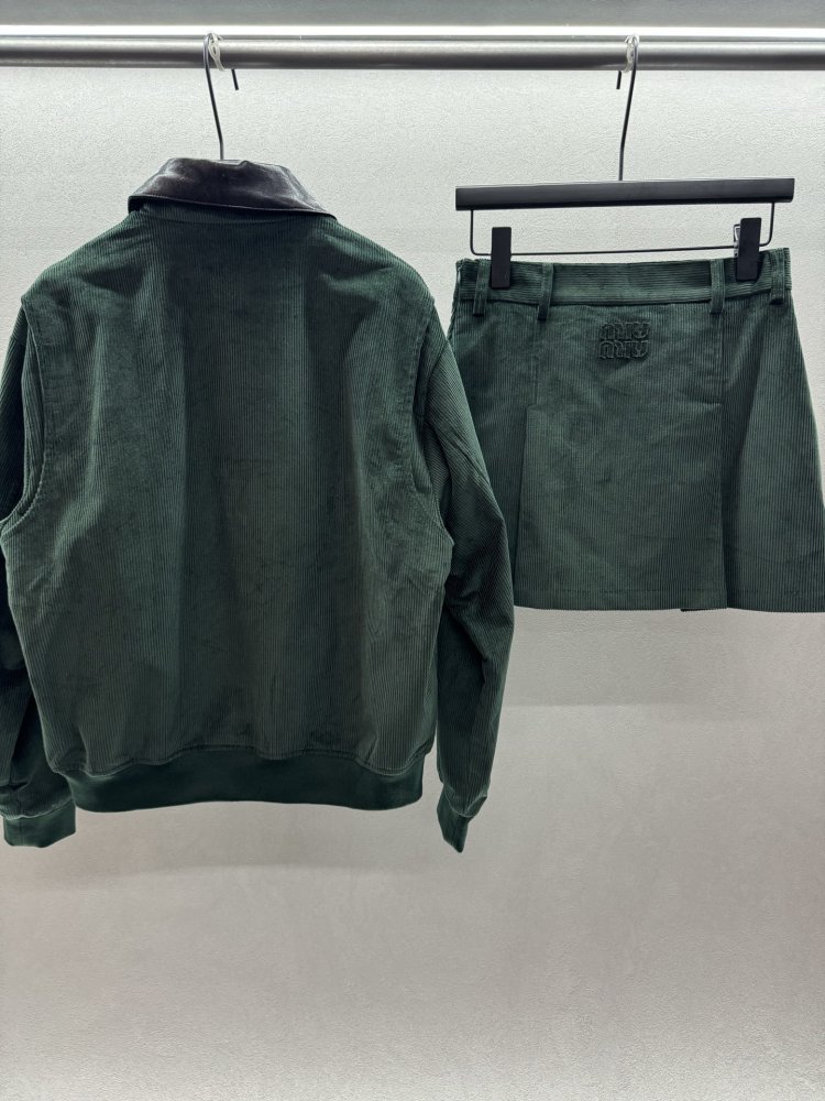 Костюм жіночий фото 2