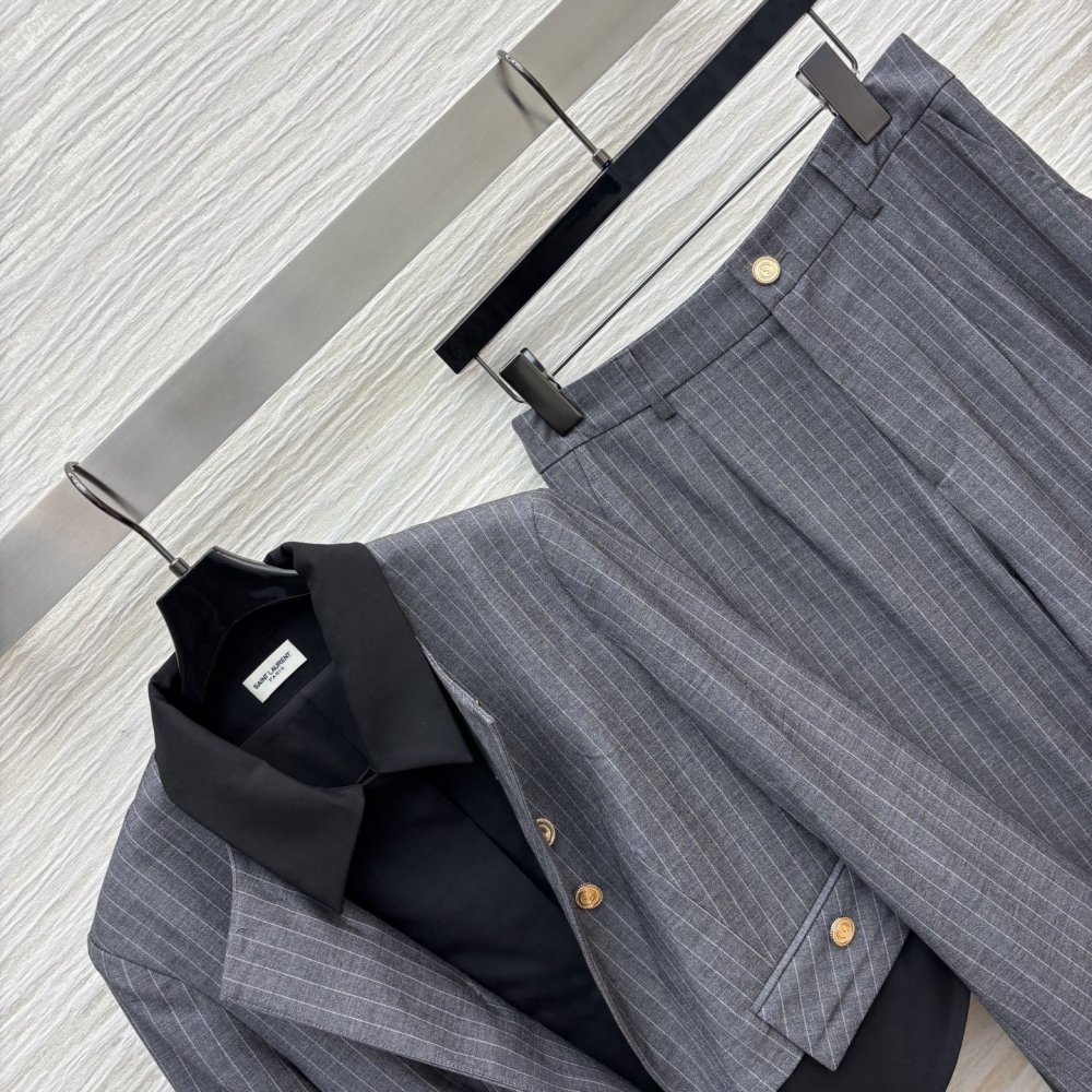 Костюм жіночий фото 2