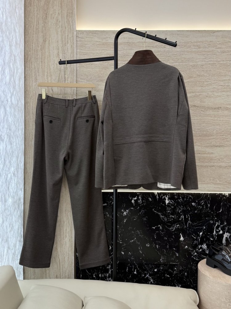 Костюм жіночий фото 2