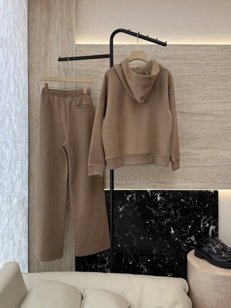 Костюм жіночий фото 2