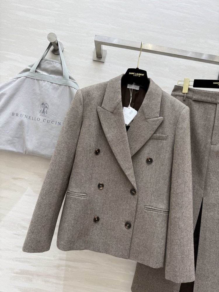 Костюм женский фото 2