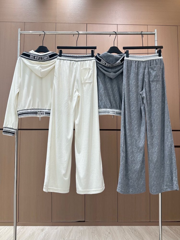 Костюм женский фото 2