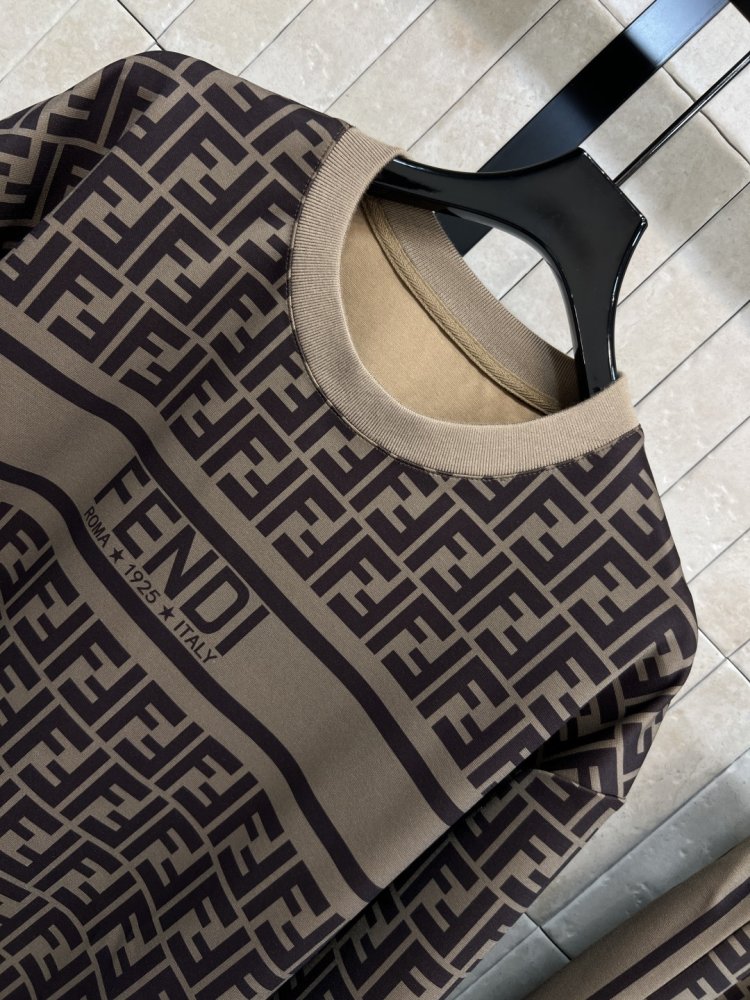 Костюм женский фото 2