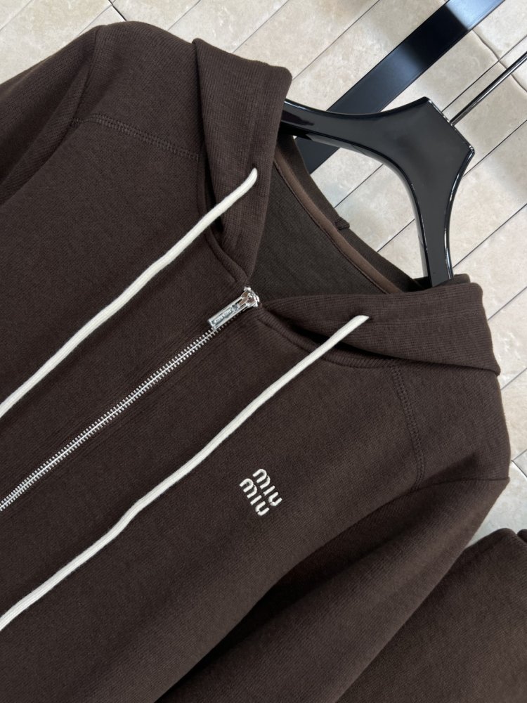 Костюм женский фото 2