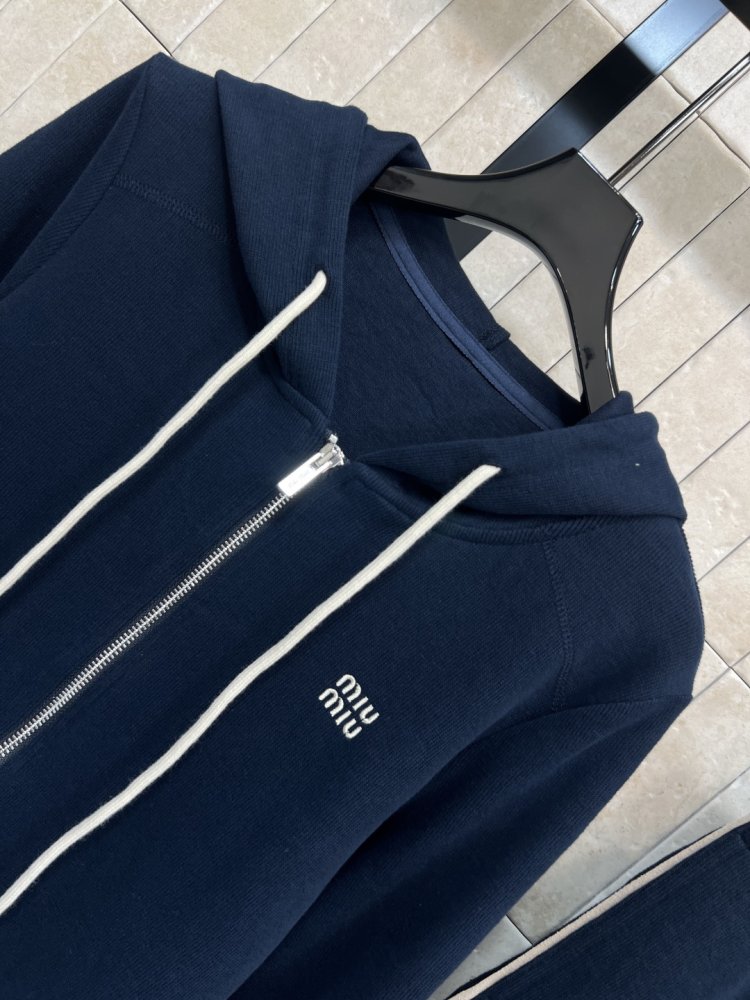 Костюм женский фото 2