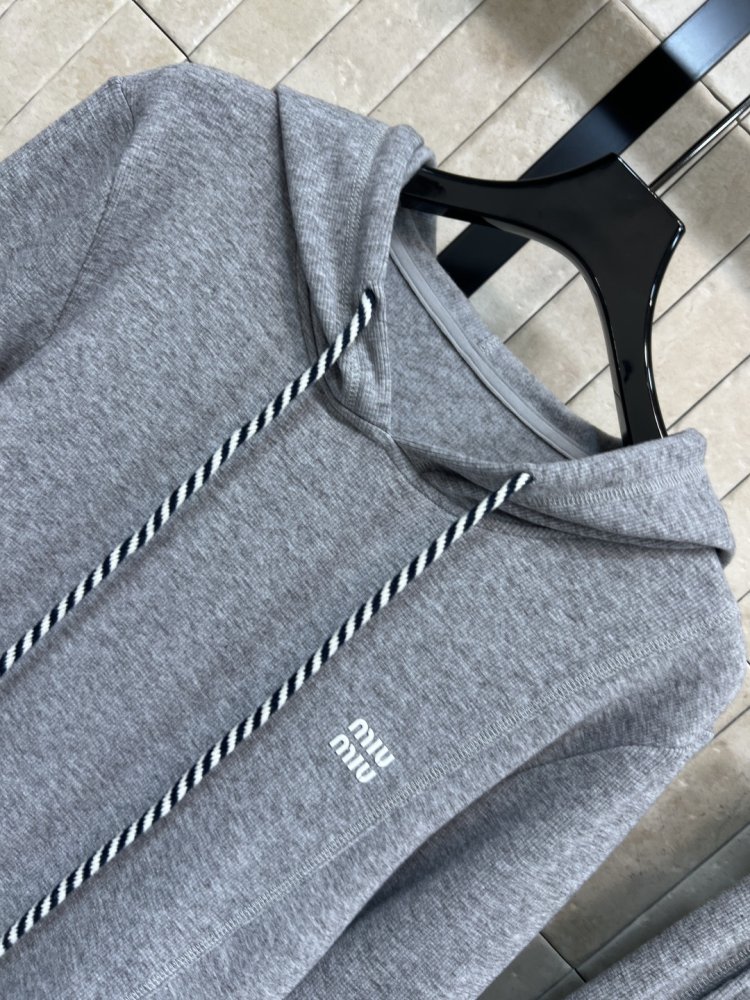 Костюм жіночий фото 2