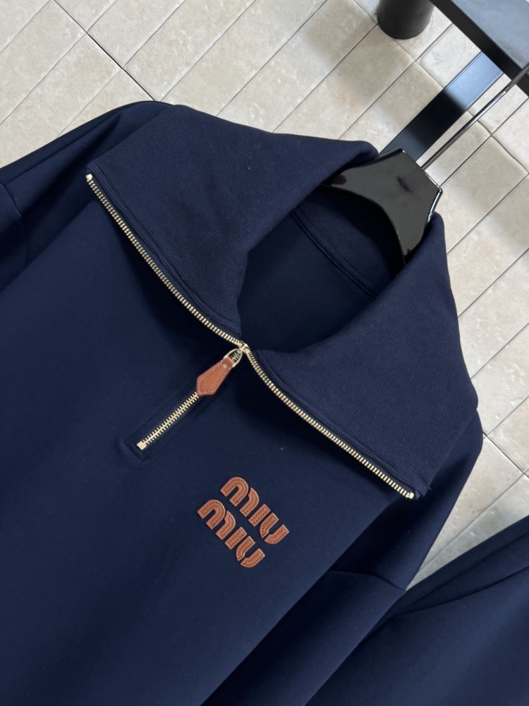 Костюм женский фото 2