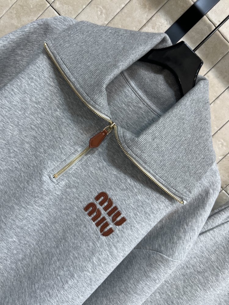 Костюм жіночий фото 2