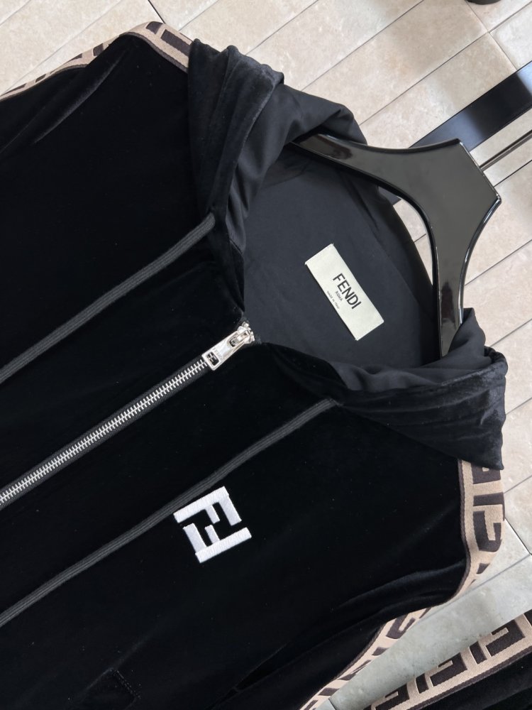 Костюм жіночий фото 2