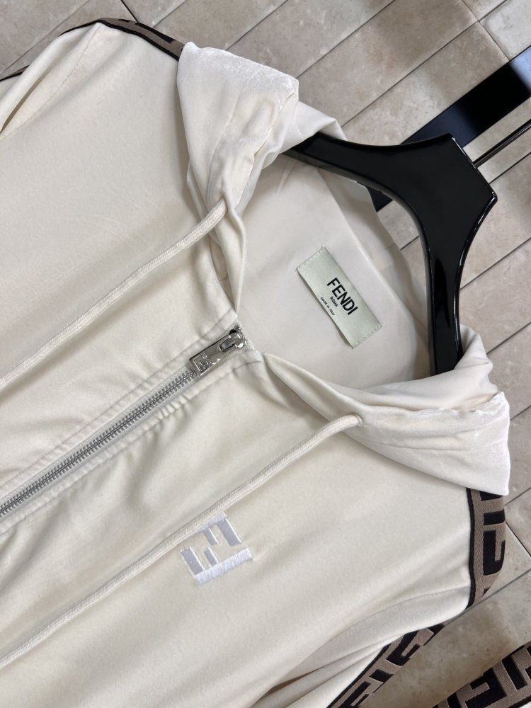 Костюм жіночий фото 2